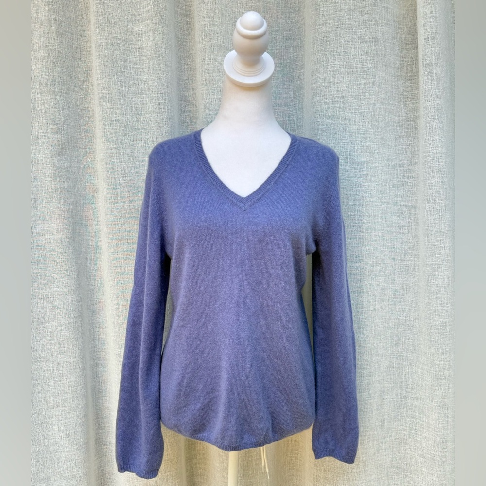 Cashmere by Charter Club long sleeve v neck blue sweater